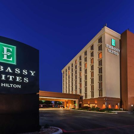 Embassy Suites By Hilton Dallas Market Center Bagian luar foto