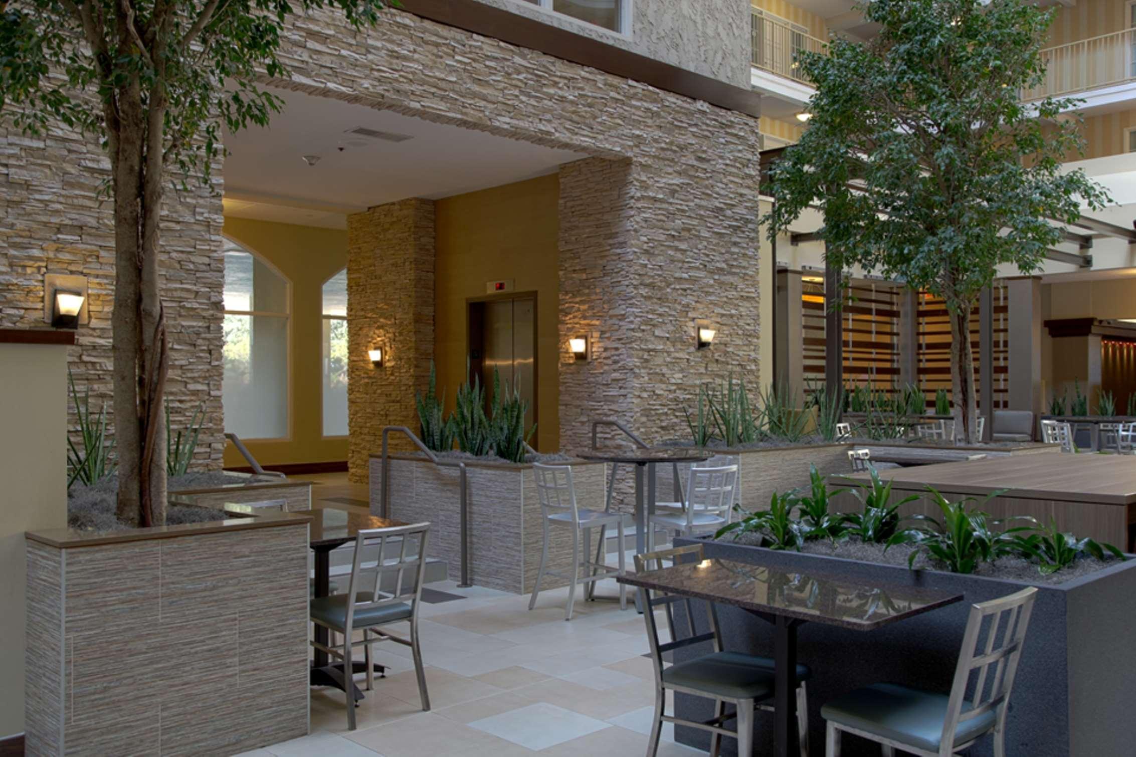 Embassy Suites By Hilton Dallas Market Center Restoran foto