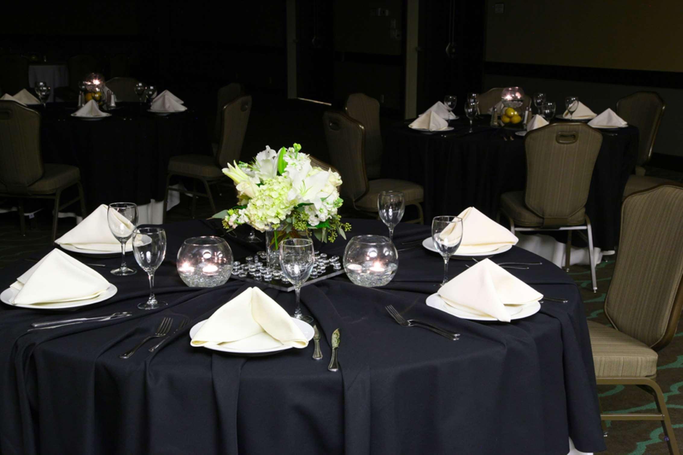 Embassy Suites By Hilton Dallas Market Center Restoran foto