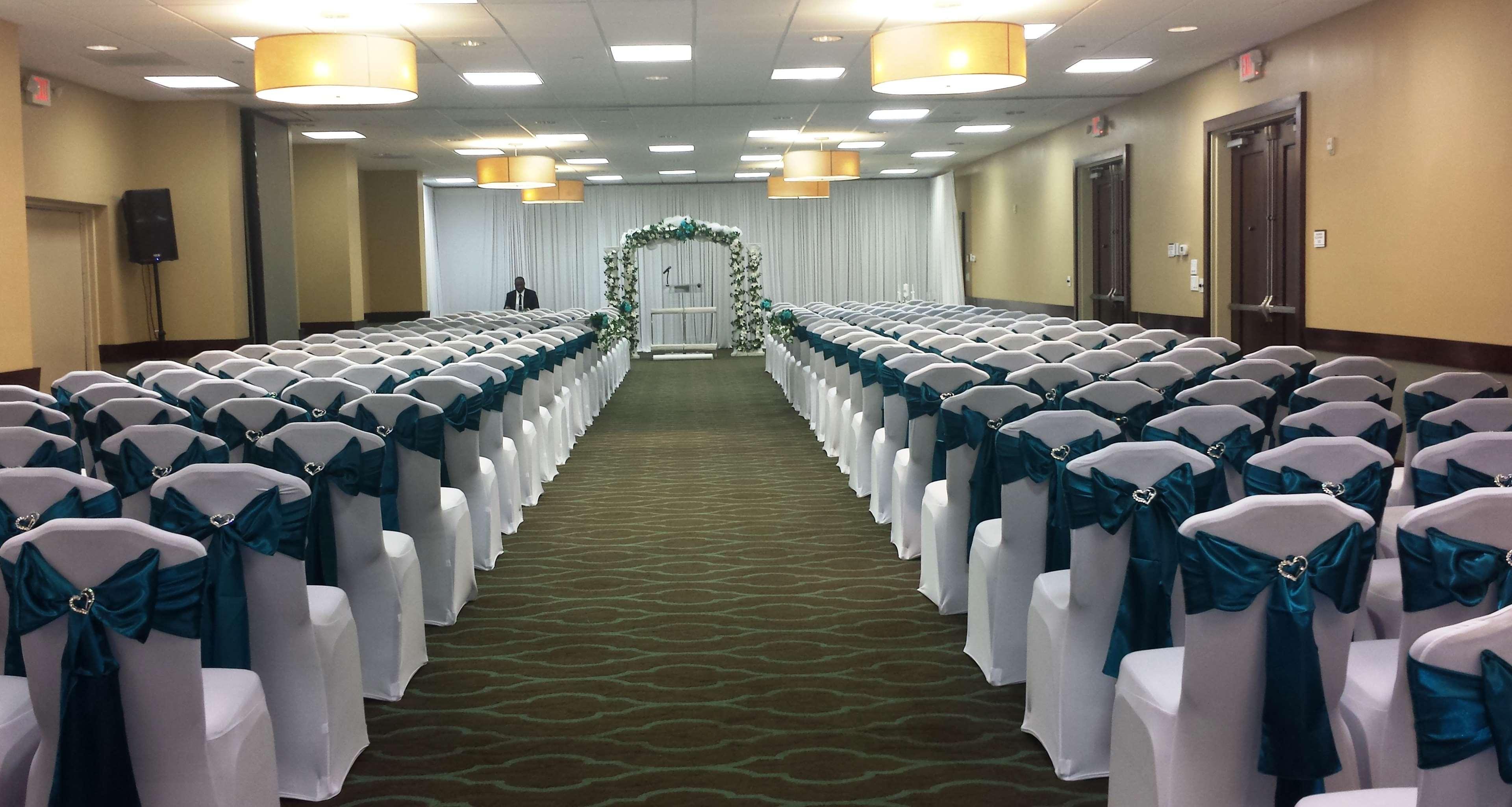 Embassy Suites By Hilton Dallas Market Center Bagian luar foto
