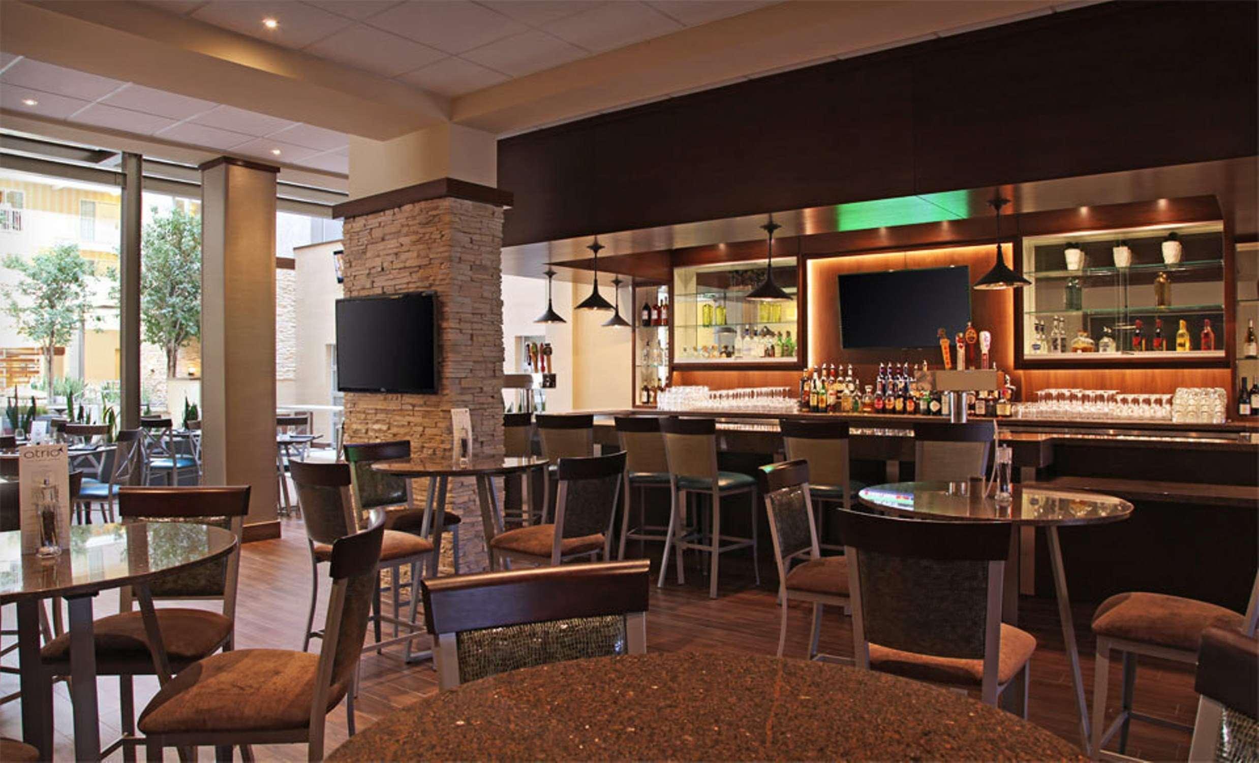 Embassy Suites By Hilton Dallas Market Center Restoran foto