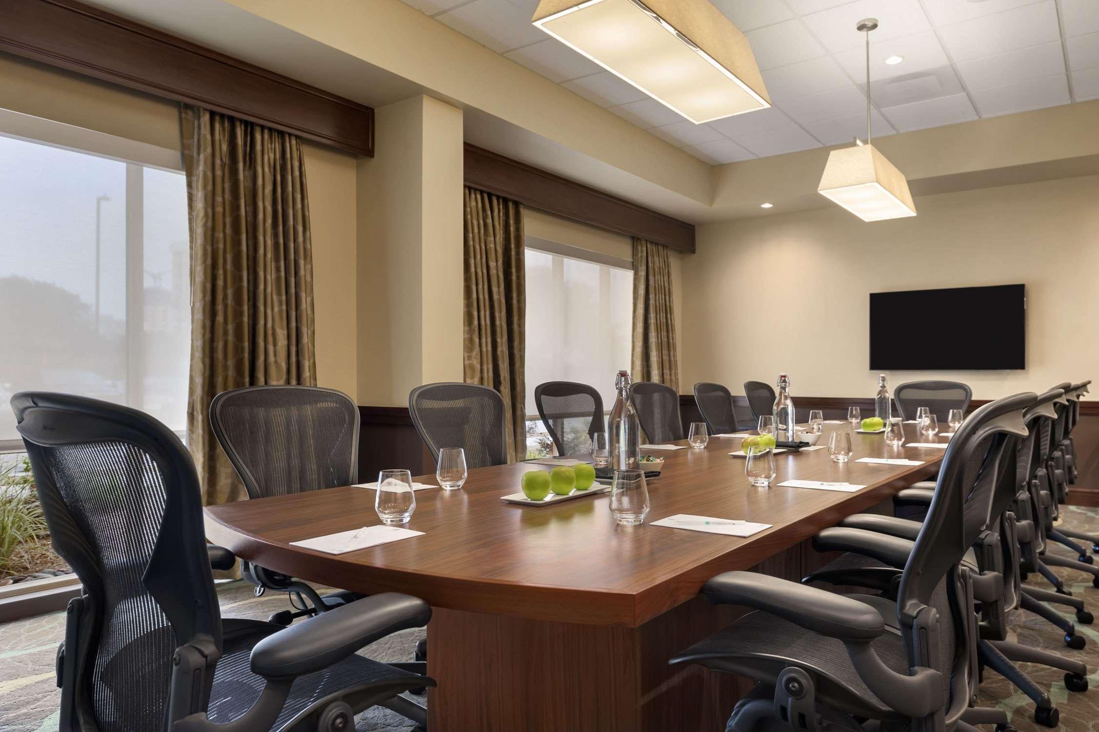Embassy Suites By Hilton Dallas Market Center Bisnis foto