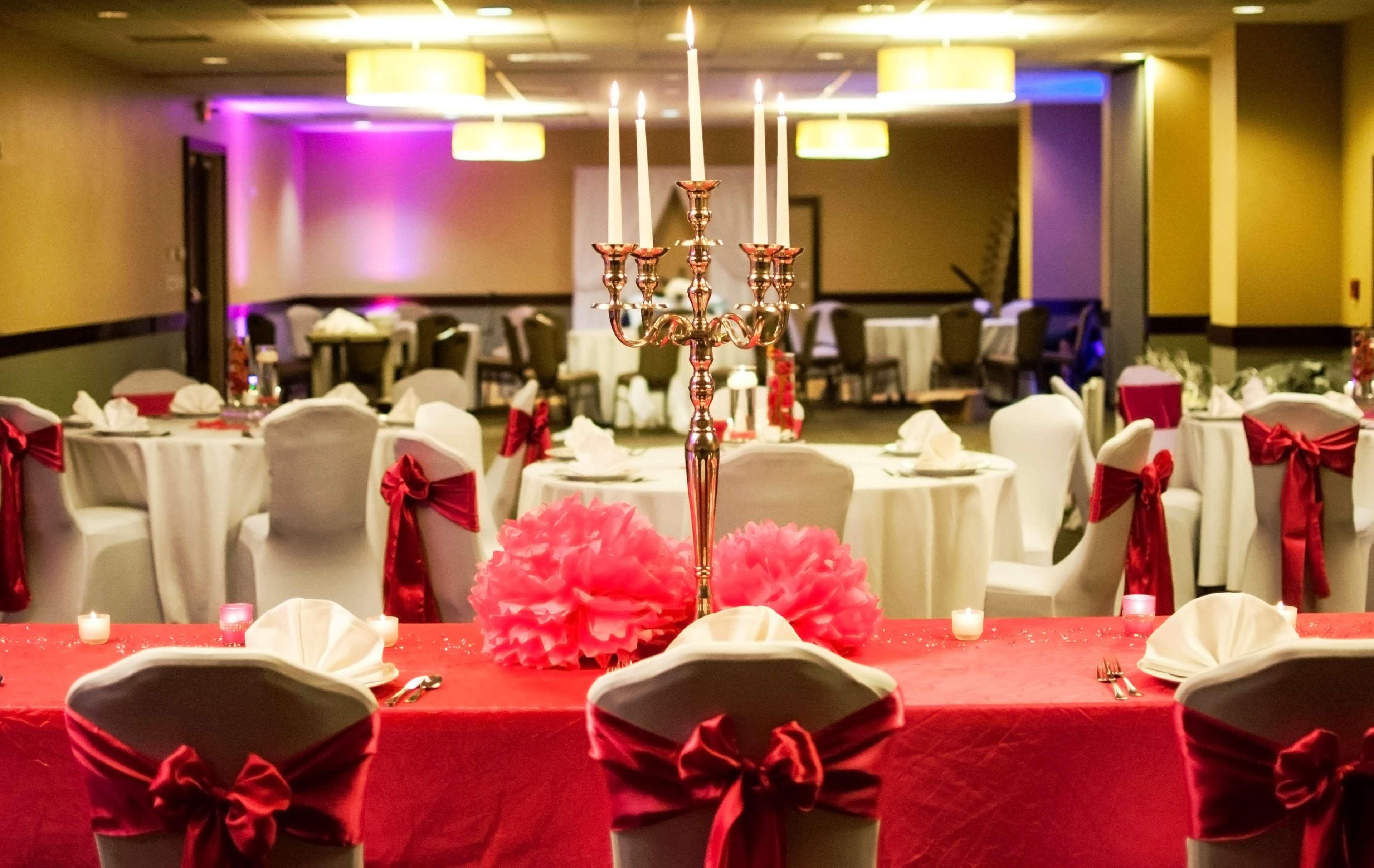 Embassy Suites By Hilton Dallas Market Center Bagian luar foto