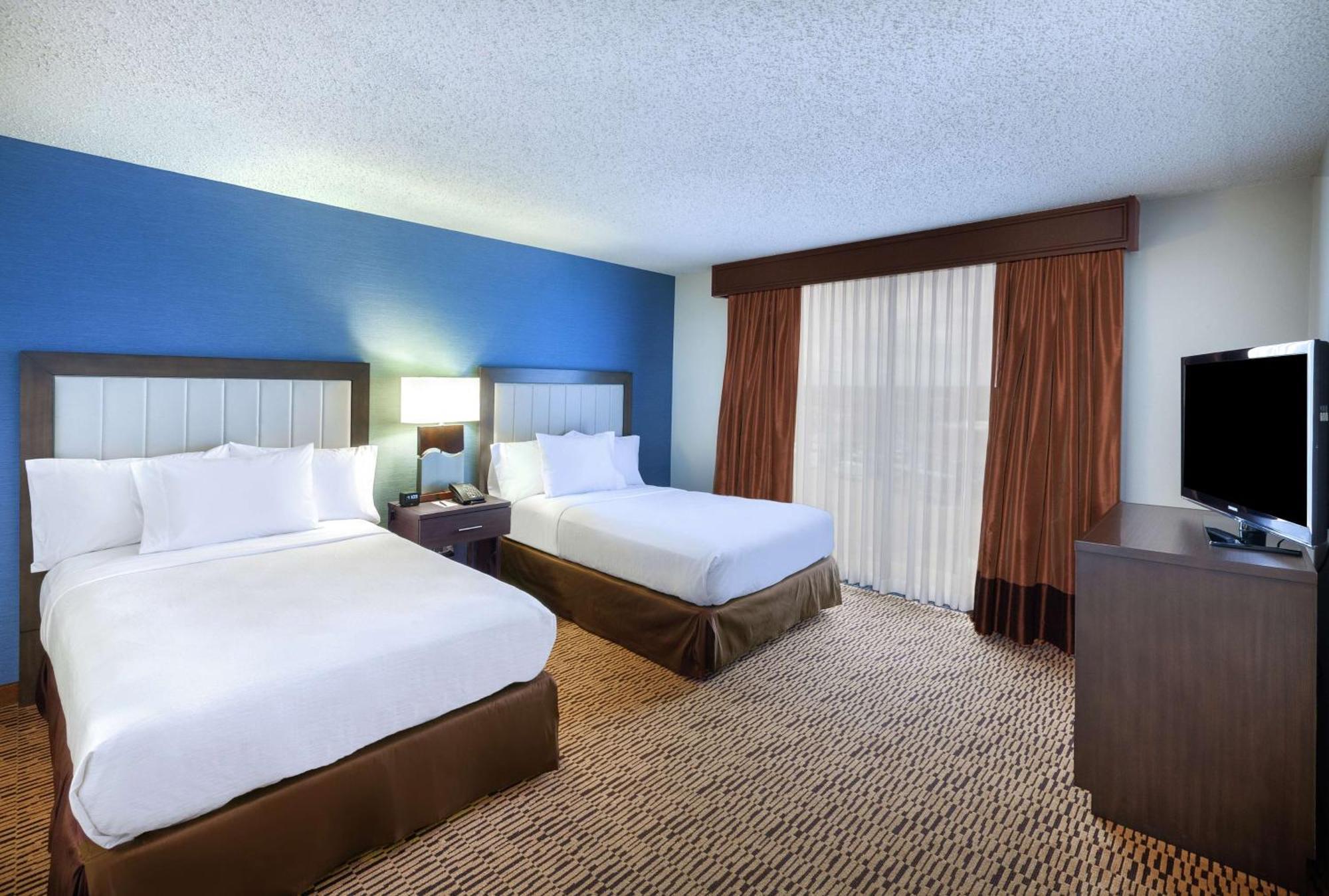 Embassy Suites By Hilton Dallas Market Center Bagian luar foto