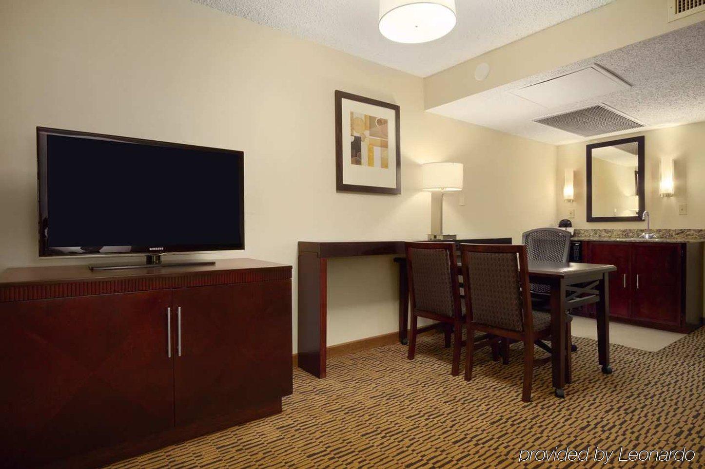 Embassy Suites By Hilton Dallas Market Center Ruang foto